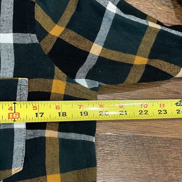 BKE Eased Long Sleeve Plaid Button Front Shirt Womens Medium - Picture 6 of 7